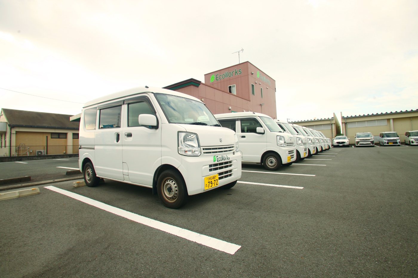有限会社エコワークスの車両と事業所